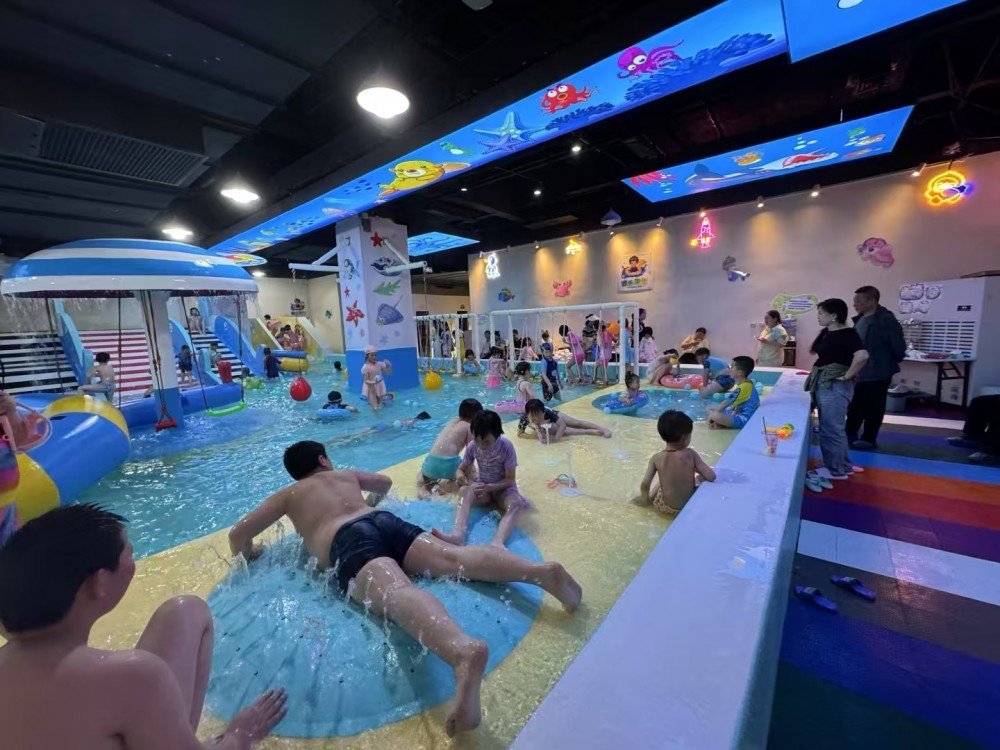 室内儿童水上乐园泳池